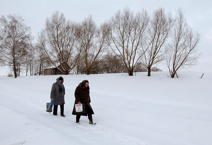 Russian election: Oktyabrsky, Arkhangelsk Oblast: Electoral officials carry a ballot box