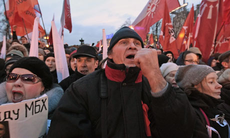 Putin makes his presence felt as protesters take to Moscow's streets | World news