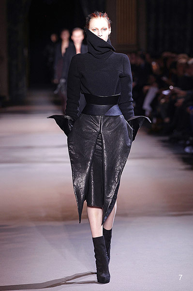 seasontrends: Goth v sporty