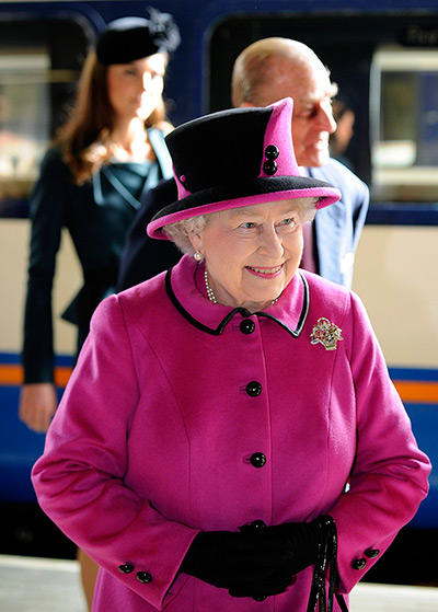 Royals in Leicester: Queen Elizabeth arrives at Leicester train station