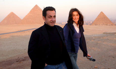 French President Nicolas Sarkozy with Italian model and singer Carla Bruni in Egypt