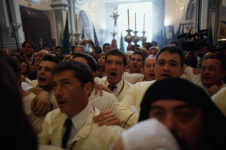 24 hours: Malaga, Spain: Antonio Banderas sings in a Palm Sunday procession 