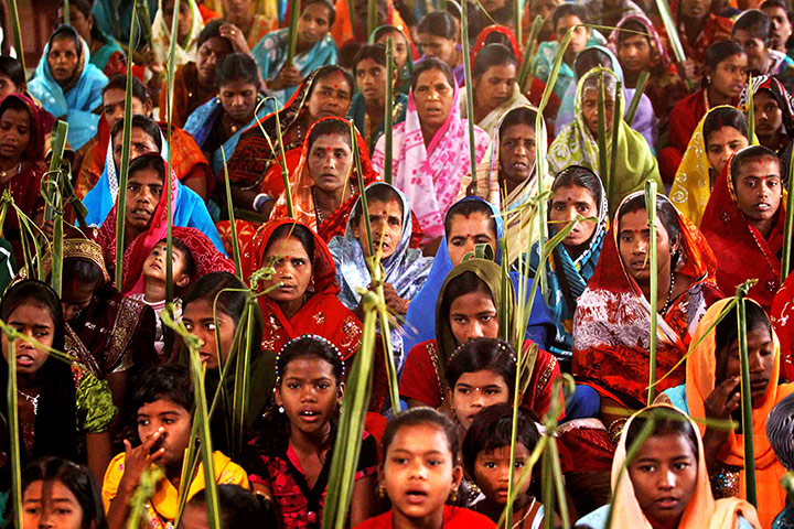 Palm Sunday: Tribal women hold palm fronds at a mass in Dantilingi, India