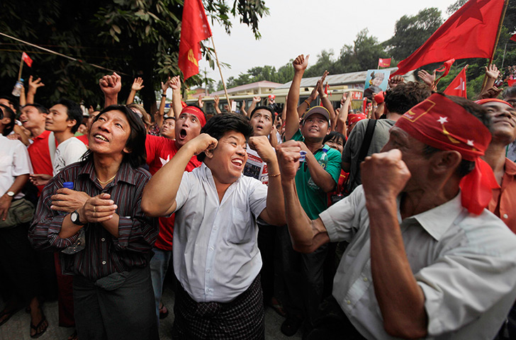 Burma elections count: Supporters of Suu Kyi erupt in euphoric cheer upon the party's announcement