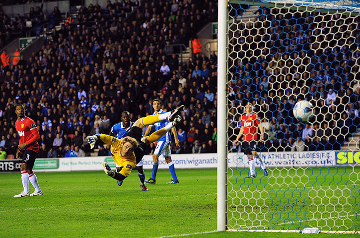 Wednesday footie: Shaun Maloney scores against Manchester United