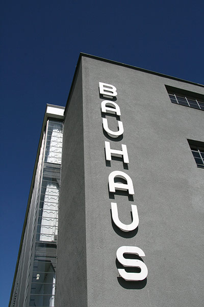 Bauhaus: Bauhausgeb ude Dessau, Walter Gropius 1925/26, S dansicht