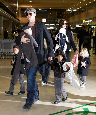 Engagement: Pitt & Jolie: Brad Pitt and Angelina Jolie are engaged