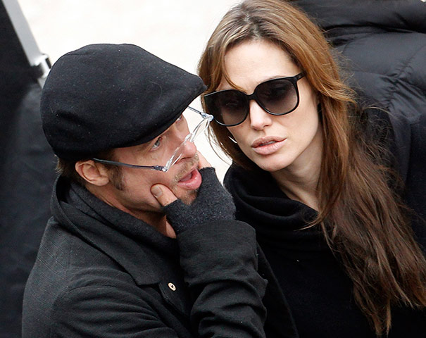 Engagement: Pitt & Jolie: Brad Pitt and Angelina Jolie are engaged