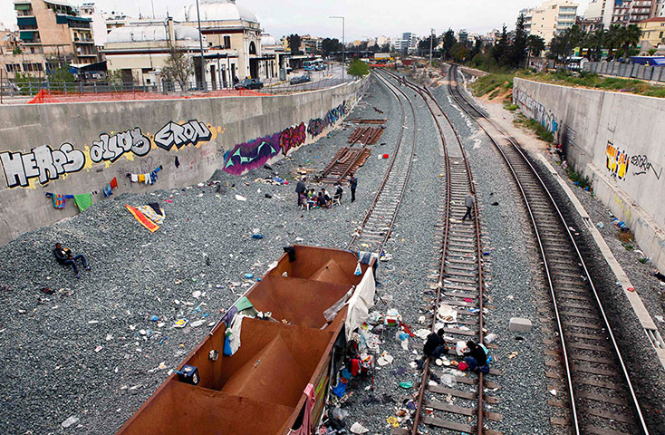 24 hours in pix: Illegal immigrants