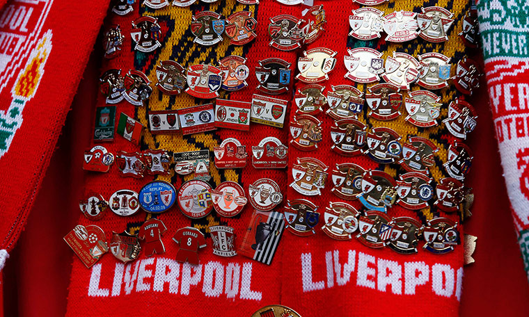 fa cup semi: Badges are seen on a Liverpool fan 