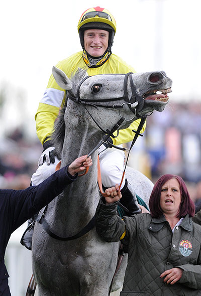 National: Neptune Collonges wins the Grand National