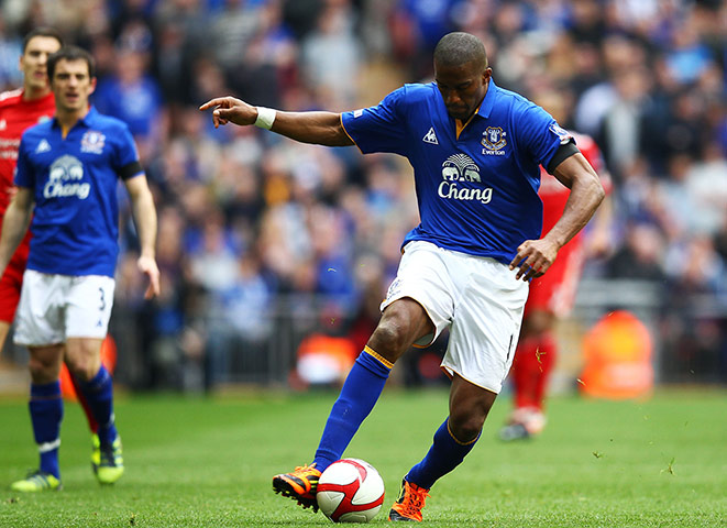FA CUP SEMI: Distin makes a hash of a pass back