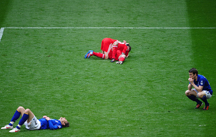 FA CUP SEMI: Craig Bellamy and Jamie Carragher celebrate victory 