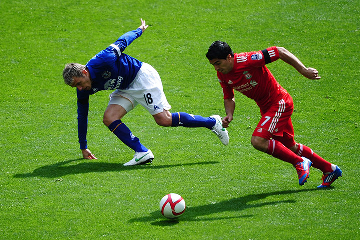 FA CUP SEMI:  Luis Suarez show Phil Neville a clean pair of heels