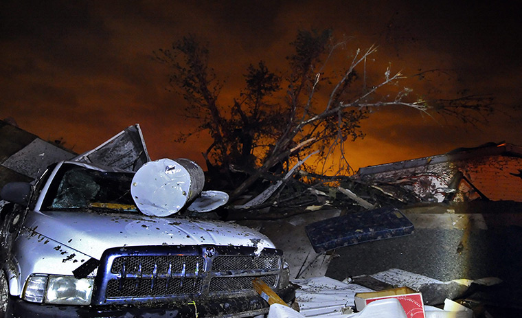 Tornados: Damage in a trailer park in Wichita, Kansas