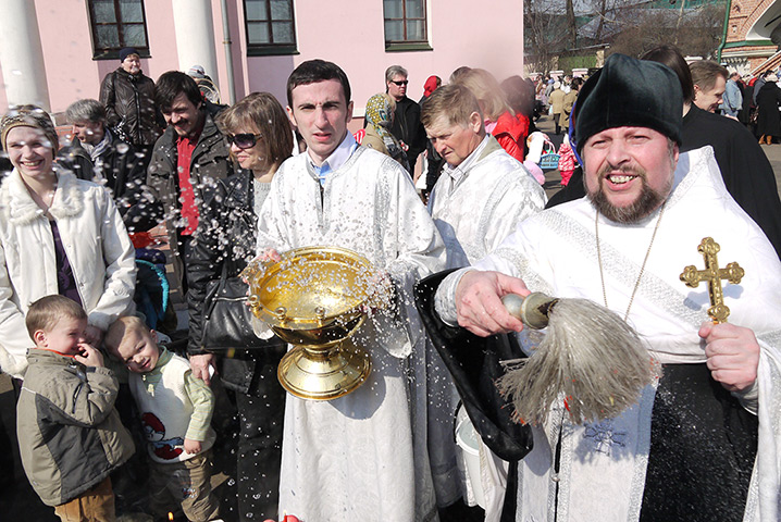 Orthodox Easter: Russian Orthodox Church believers celebrate at the Trinity Cathedral Moscow