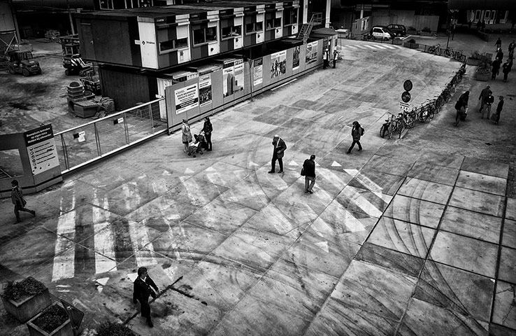 Guadian : Daniel Loeff participates in the photographing a journey assignment