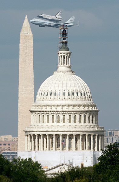 Space Shuttle: Space Shuttle Discovery passes the Washington Monument 