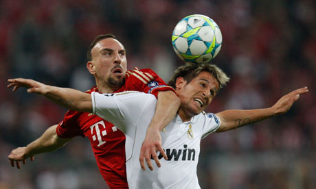 F bio Coentr o right battles with Bayern Munich's Franck Rib ry during 