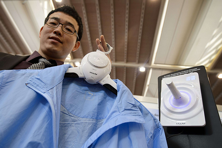 Exhibition of Inventions: multifonction portable tool for clothing