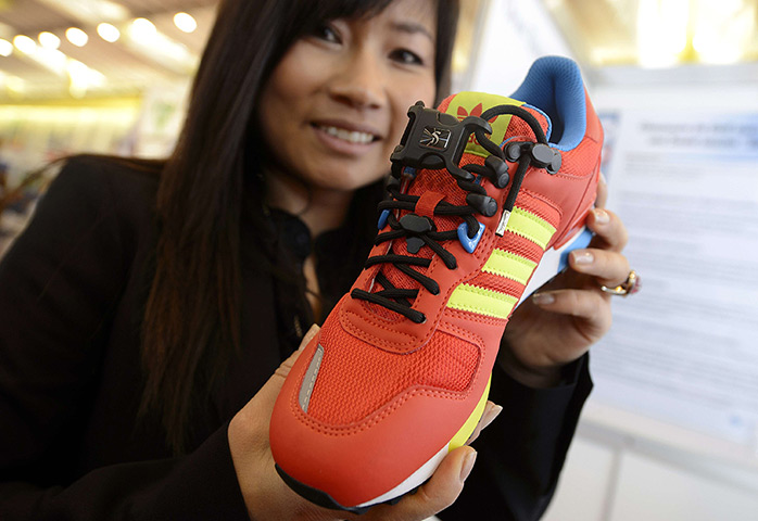 Exhibition of Inventions: A South Korean invention to tie shoes