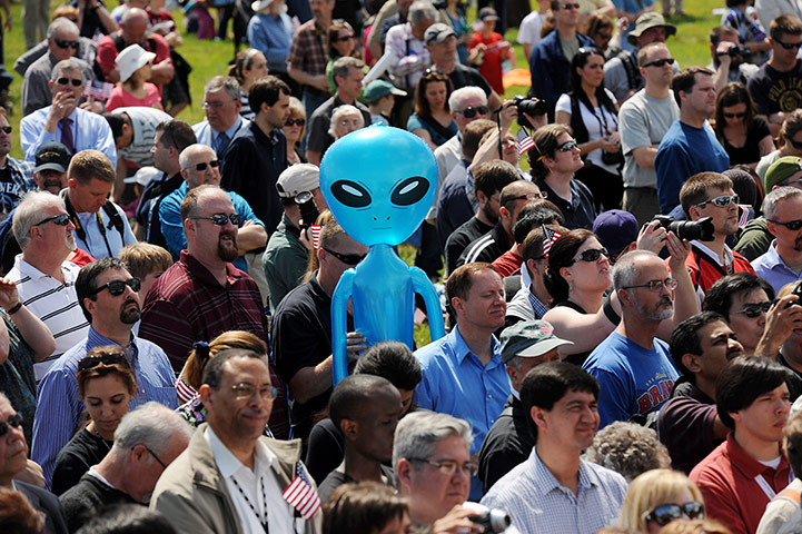 Shuttle transfer : Space shuttle transfer ceremony