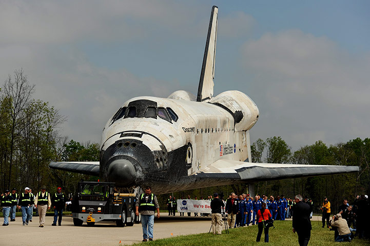 Shuttle transfer : space shuttle transfer 