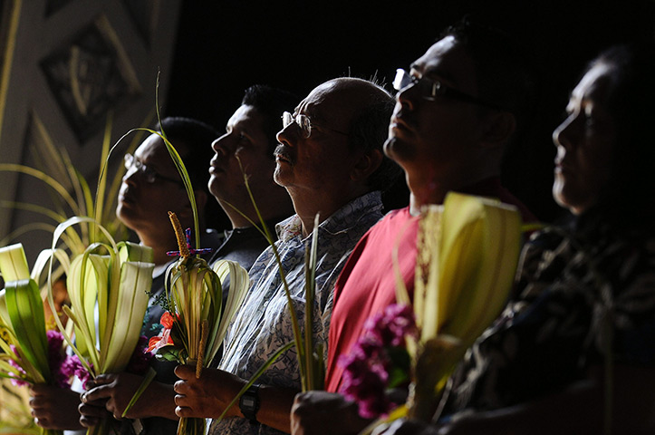 24 hours: San Salvador, El Salvador: Salvadorean believers hold palm branches