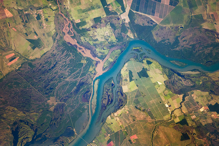 Satellite Eye on Earth: The Parana River floodplain