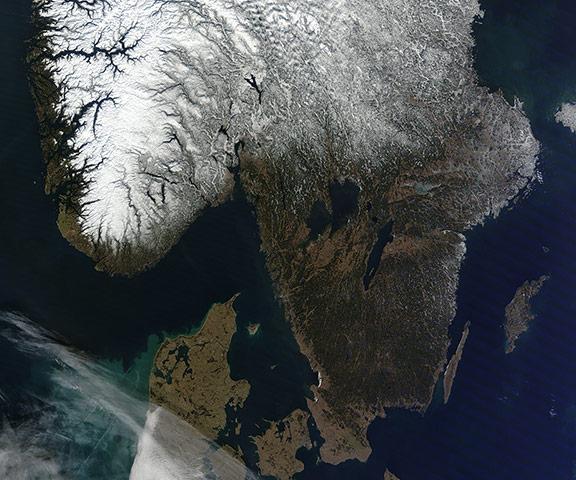 Satellite Eye on Earth: southern Scandinavia were clear and cloud-free