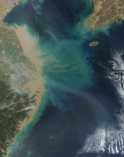Satellite Eye on Earth: A thick curtain of sediment poured from the Yangtze Rive