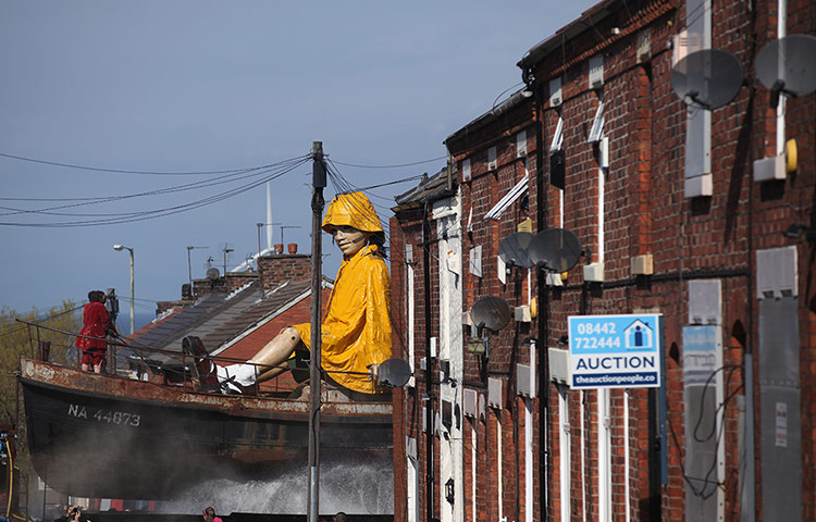 Liverpool Royal de Luxe: The Little Girl Giant Marionette in the streets of Liverpool