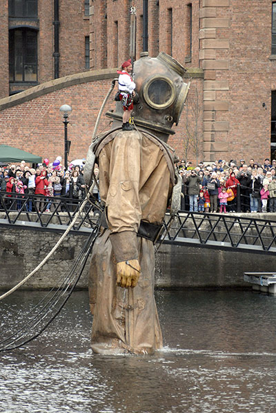 Liverpool Royal de Luxe: Giant Uncle puppet rises from the Albert Docks