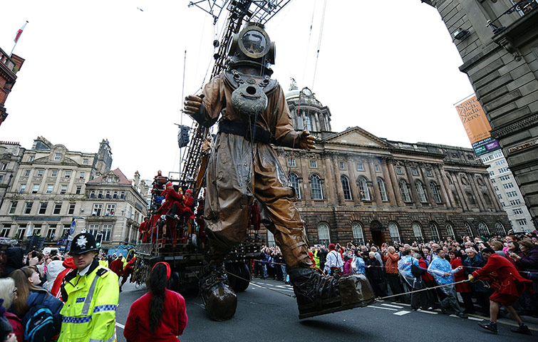 Liverpool Royal de Luxe: A puppet walks past the Town Hall in Liverpool