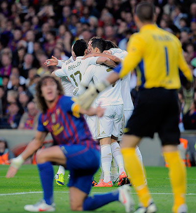 El Clasico: Carles Puyol and Victor Valdes look to each other