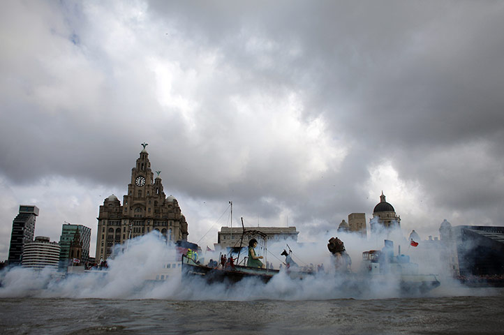 Liverpool Puppets: The giant deep sea diver, the little giant girl and her dog Xolo