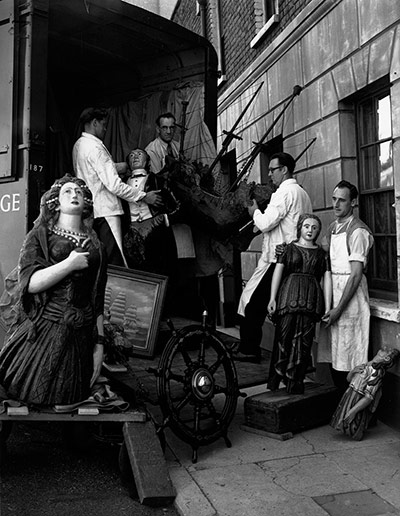 Cutty Sark: Figureheads, paintings and models being transferred for the Cutty Sark