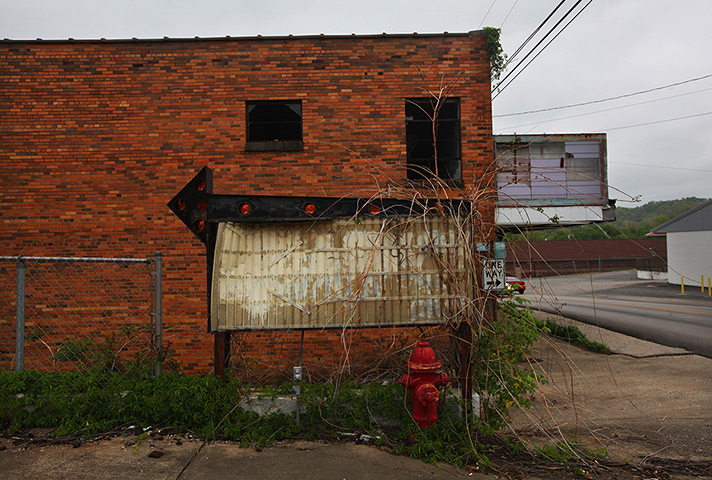 Booneville, Kentucky: An old sign is seen downtown