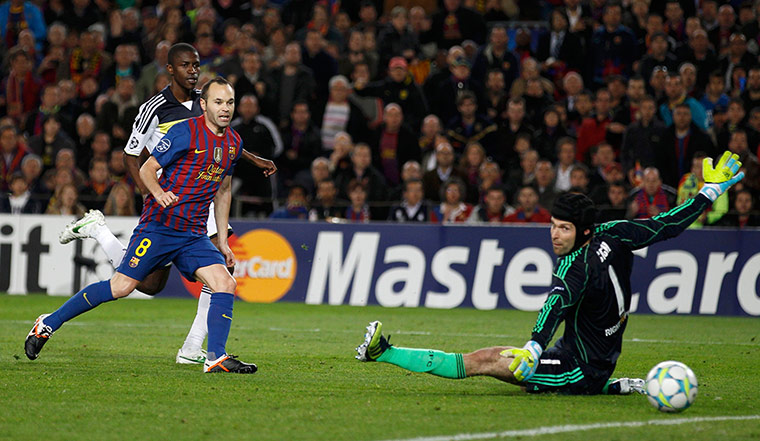 Barcelona v Chelsea: Barcelona's Iniesta scores past Chelsea's goalkeeper Cech 