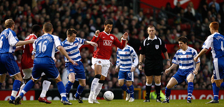 Barclays photo awards: Manchester United's Ronaldo has to deal with a cluster of Reading players