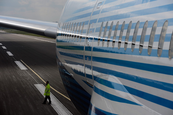 Boeing 747 dreamliner: The New Boeing Dreamliner Touches Down At Manchester Airport