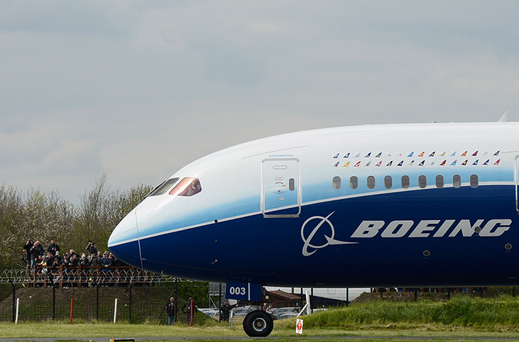 Boeing 747 dreamliner: Crowds watch the new Boeing 787 Dreamliner during it's tour of the world