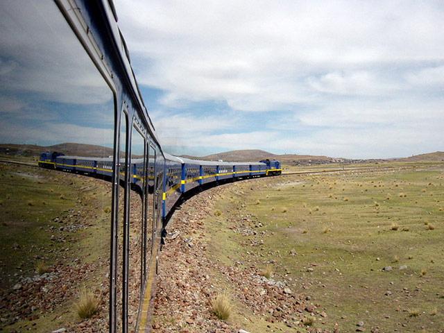 Your Pictures: Twist: Train twisting through the Andes