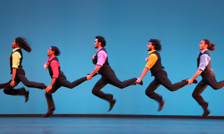 men dancing in Danza Contemporanea de Cuba