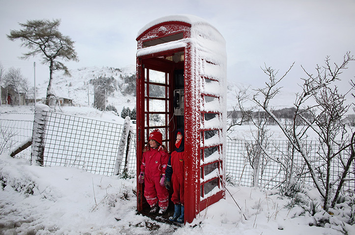 24 hours in pictures: Spring Snowstorm Hits Northern Scotland