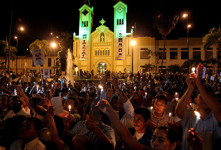 Colombia hostage release: People participate in a vigil after a mass at Cathedral of Villavicencio