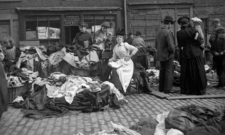 Secondhand-clothes-market-008.jpg