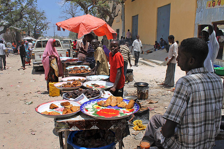 Somalia: Food sellers in Somalia