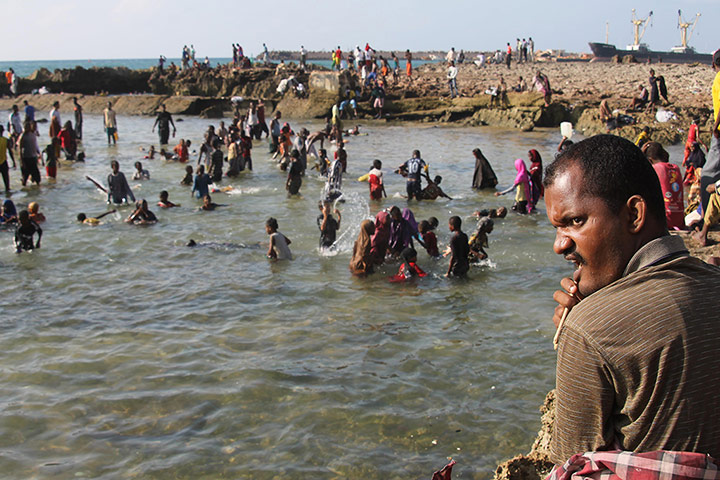 Somalia: Somalis swim at the Lido beach in Mogadishu