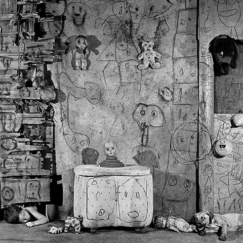 Roger Ballen: Boarding house, 2008 